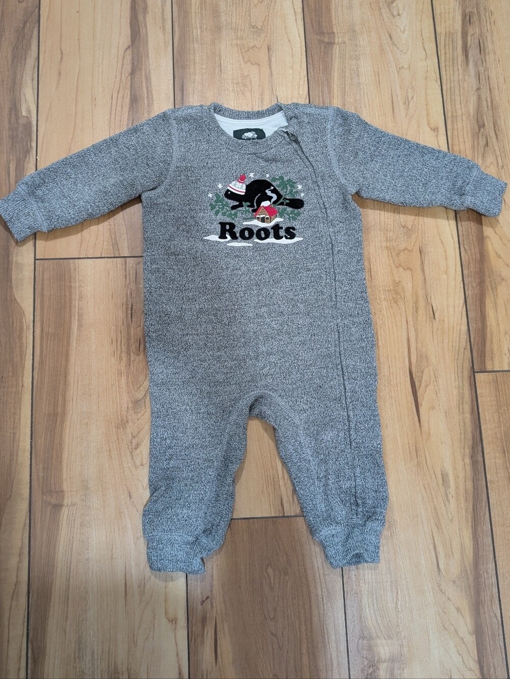 Roots Winter Themed Salt And Pepper Original Sweat Onesie [6-12mo]